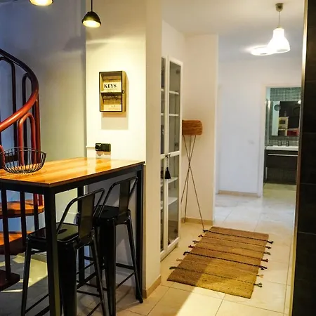 アパート Comfortable Duplex With Garage And Working Space *