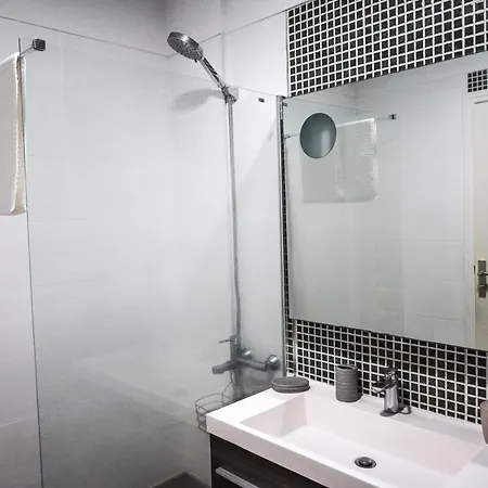 Comfortable Duplex With Garage And Working Space アパート *