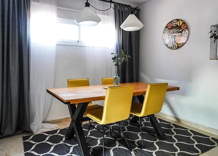 Comfortable Duplex With Garage And Working Space