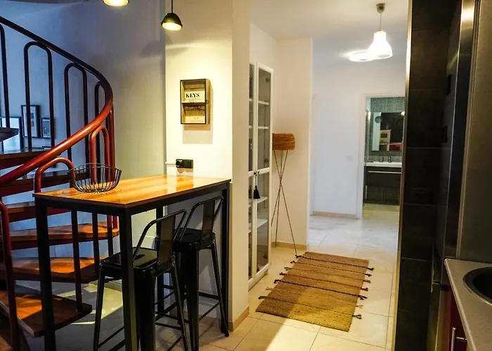 Apartment Comfortable Duplex With Garage And Working Space *