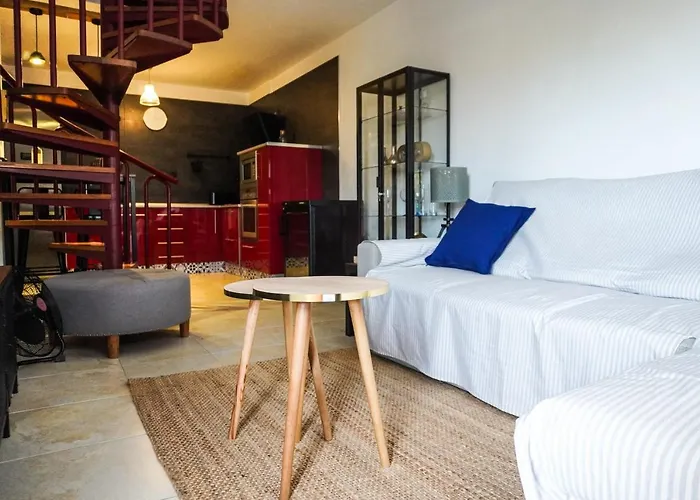 Comfortable Duplex With Garage And Working Space